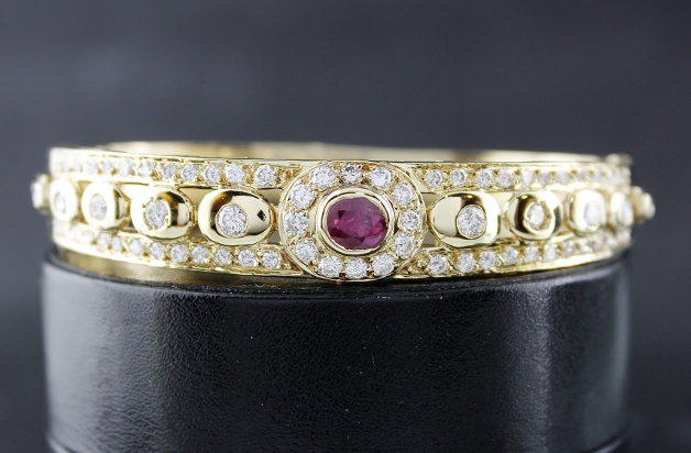 (image for) A 18K YELLOW GOLD DIAMOND AND RUBY BANGLE